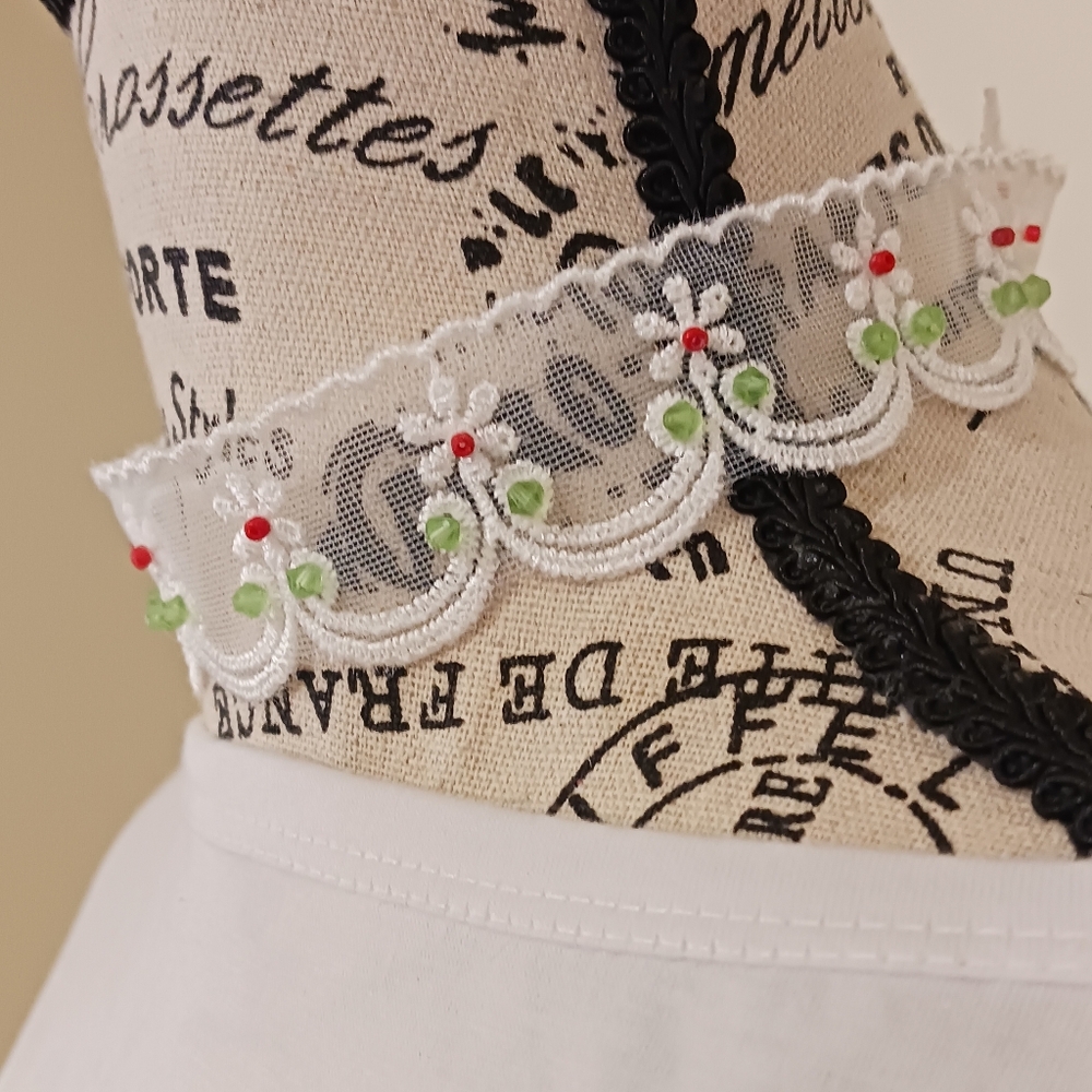 Embroidered White and Green Red Lace Choker Necklace 14' - Picture 5 of 10